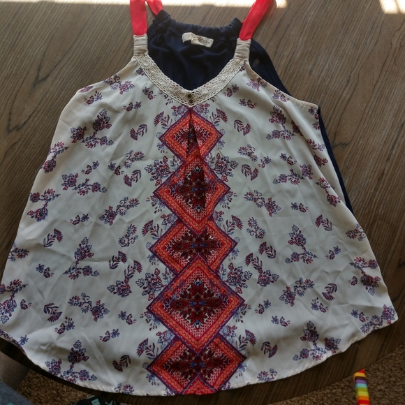 Super cute printed top - Picture 2 of 6